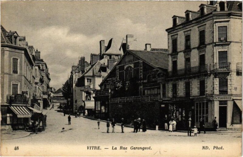 Carte postale ancienne Vitre - La Rue Garengeot à Vitré