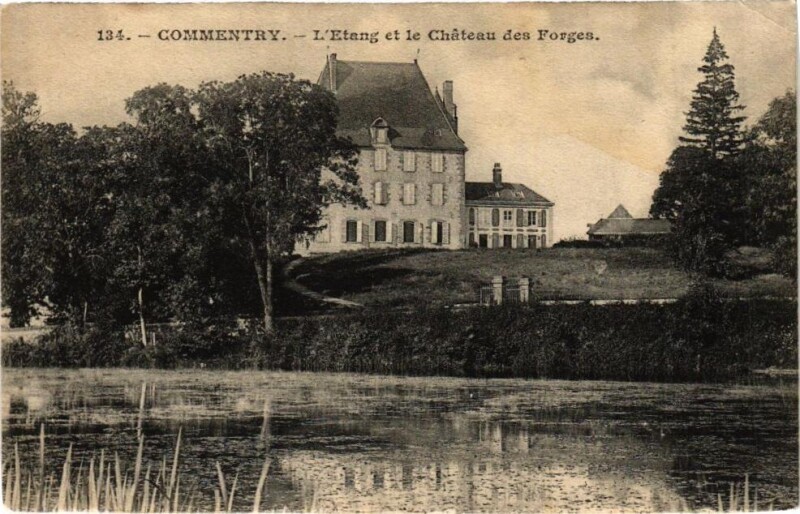 Carte postale ancienne Commentry L'Etang et le Chateau des Forges à Commentry