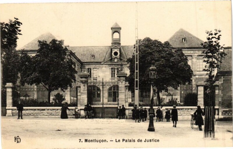 Carte postale ancienne Montlucon - Le Palais de Justice à Montluçon