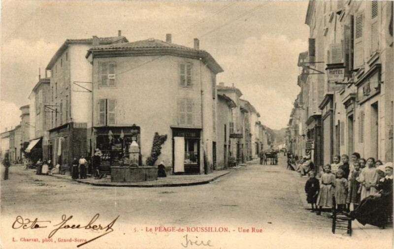 Carte postale ancienne Peage-de-Roussillon - Une Rue à Roussillon