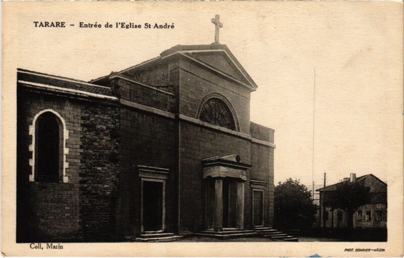 Carte postale ancienne Tarare - Entree de l'Eglise Saint-Andre à Tarare