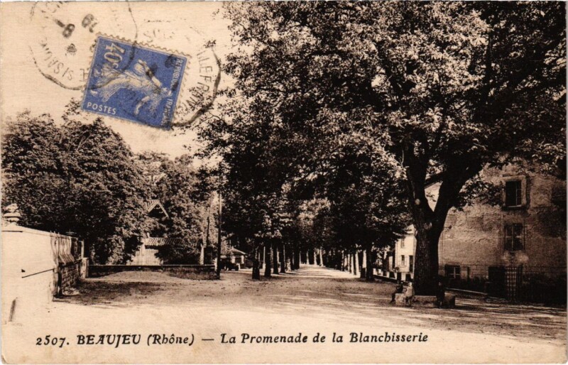 Carte postale ancienne Beaujeu - La Promenade de la Blanchisserie à Beaujeu