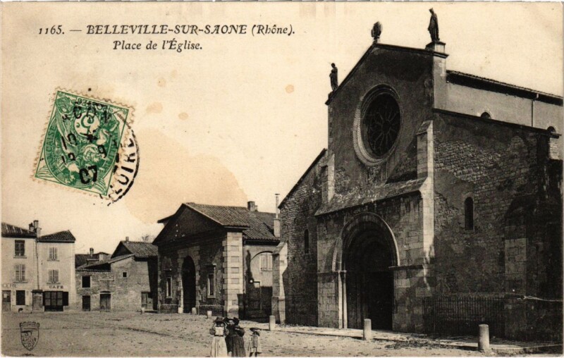 Carte postale ancienne Belleville-sur-Saone - Place de l'Eglise
