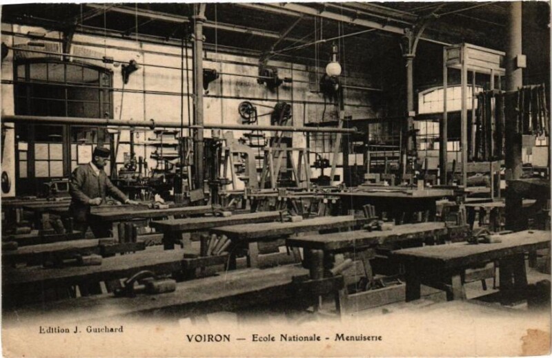 Carte postale ancienne Voiron - Ecole Nationale Menuiserie à Voiron