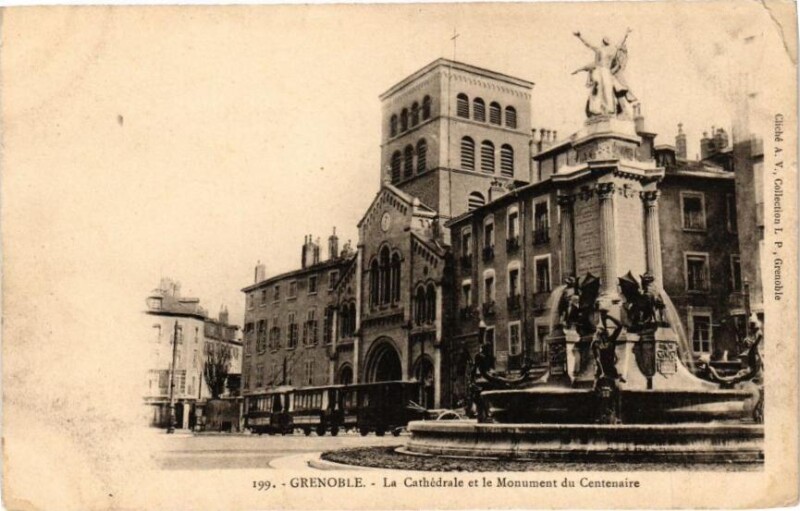 Carte postale ancienne Grenoble - La Cathedrale et le Monument Centenaire à Grenoble