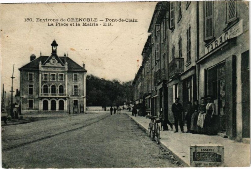 Carte postale ancienne Env. de Grenoble - Pont-de-Claix - La Place et la Mairie à Claix