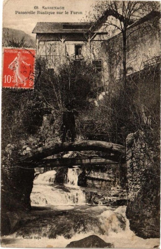 Carte postale ancienne Sassenage - Passerelle Rustique sur le Furon à Sassenage