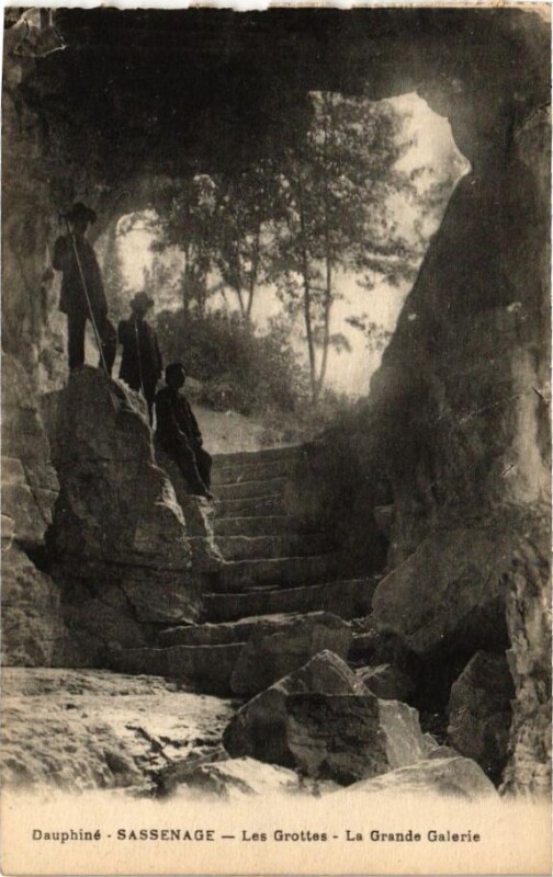 Carte postale ancienne Dauphiné - Sassenage - Les Grottes - La Grande Galerie à Sassenage