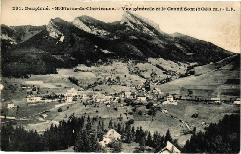 Carte postale ancienne Dauphiné - Saint-Pierre-de-Chartreuse - Vue générale et le Grand Som à Saint-Pierre-de-Chartreuse