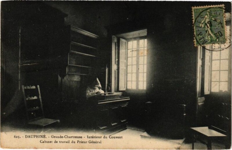 Carte postale ancienne Dauphiné - Grande-Chartreuse - Intérieur du Couvent - Cabinet de