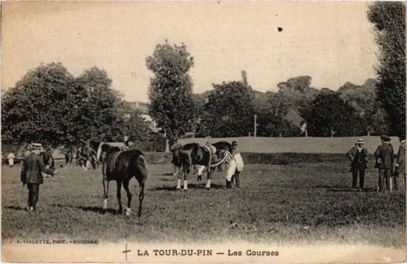 Carte postale ancienne La Tour-du-Pin - Les Courses à La Tour-du-Pin