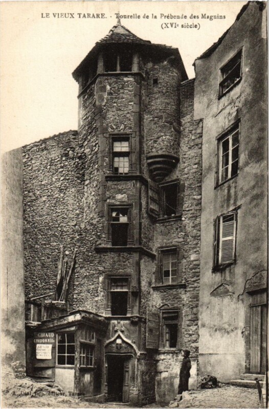 Carte postale ancienne Tarare - Le Vieux Tarare - Tourelle de la Prebende des Magnins à Tarare