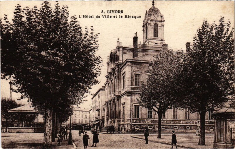 Carte postale ancienne Givors - L'Hotel de Ville et le Kiosque à Givors