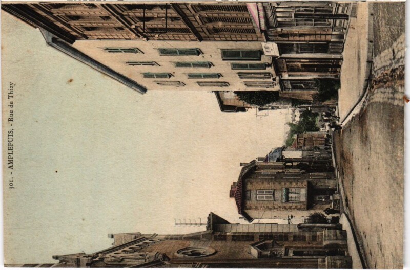 Carte postale ancienne Amplepuis - Rue de Thizy à Amplepuis