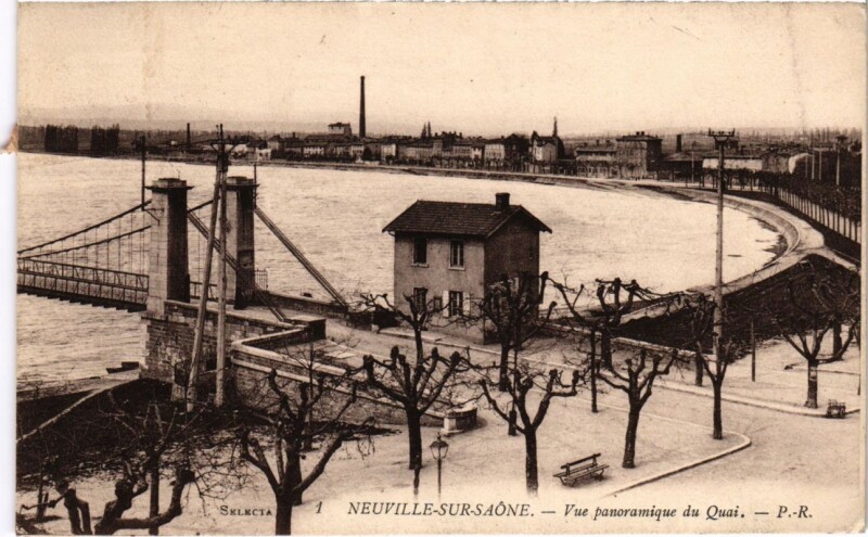 Carte postale ancienne Neuville-sur-Saone - Vue Panoramique du Quai à Neuville-sur-Saône