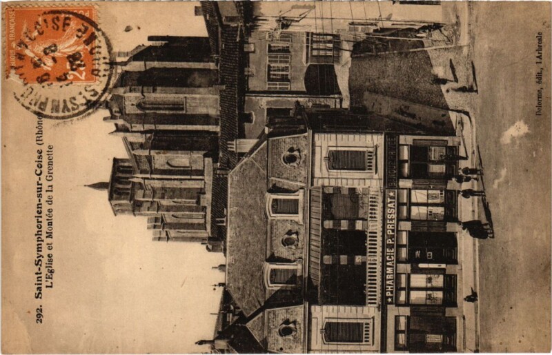 Carte postale ancienne Saint-Symphorien-sur-Coise - L'Eglise et Montee de la Grenette à Saint-Symphorien-sur-Coise