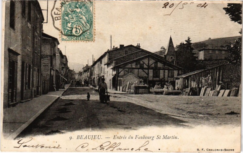 Carte postale ancienne Beaujeu - Entree du Faubourg Saint-Martin à Beaujeu