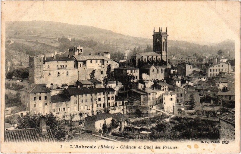 Carte postale ancienne L'Arbresle - Chateau et Quai des Fresnes à L'Arbresle