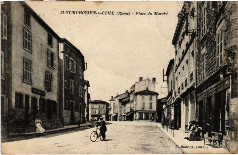 Carte postale ancienne Saint-Symphorien-sur-Coise - Place du Marche à Saint-Symphorien-sur-Coise