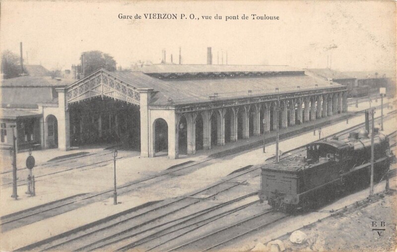 Carte postale ancienne Gare De Vierzon - Po - Vue Du Pont De Toulouse à Vierzon