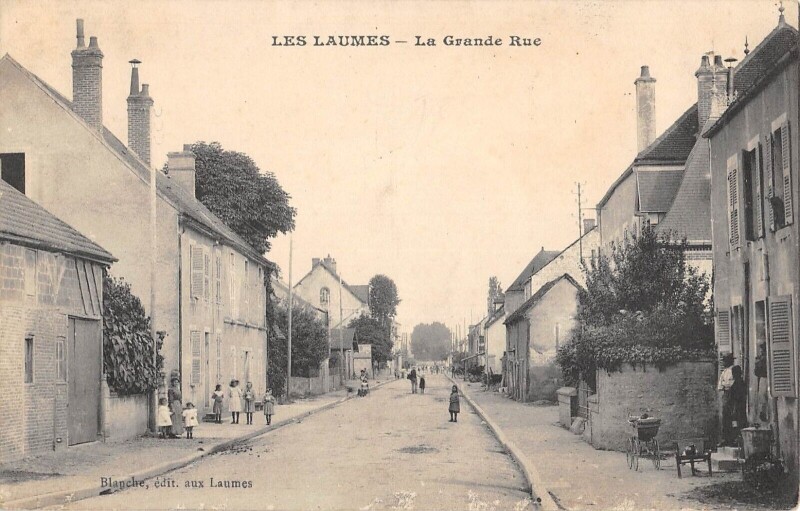 Carte postale ancienne Les Laumes - La Grande Rue
