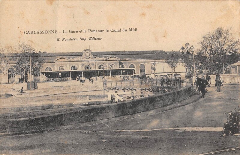 Carte postale ancienne Carcassonne - La Gare Et Le Pont Sur Le Canal Du Midi à Carcassonne