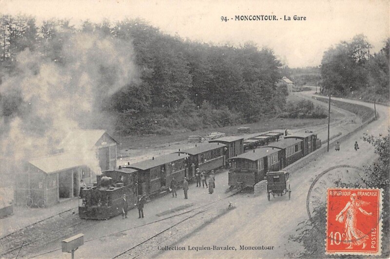 Carte postale ancienne Moncontour - La Gare - Train à Moncontour