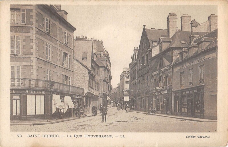 Carte postale ancienne Saint Brieuc - La Rue Houvenagle à Saint-Brieuc