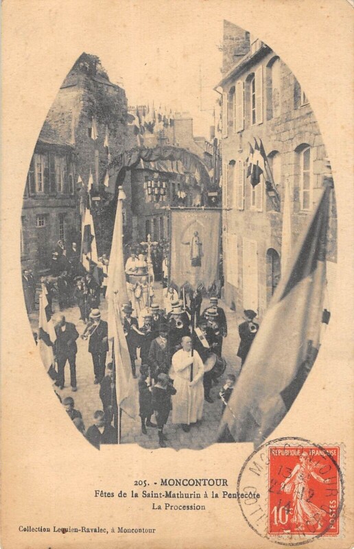 Carte postale ancienne Moncontour - Fetes De La Saint Mathurin A La Pentecote - La Procession à Moncontour