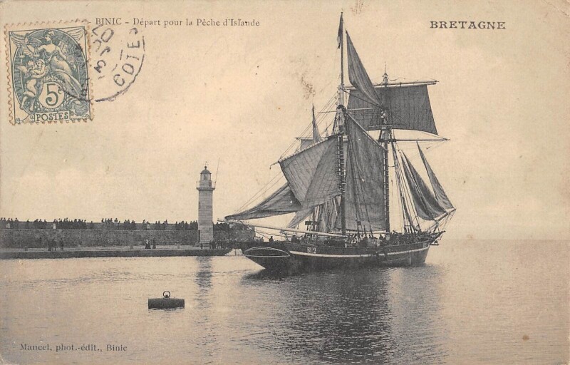 Carte postale ancienne Binic - Depart Pour La Peche D'Islande