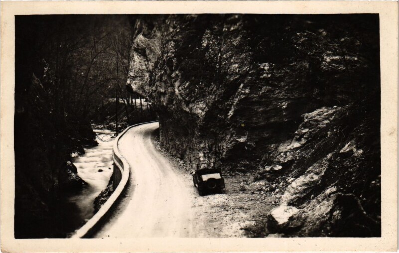 Carte postale ancienne En Chartreuse - Le Guiers Mort et la Route du Desert