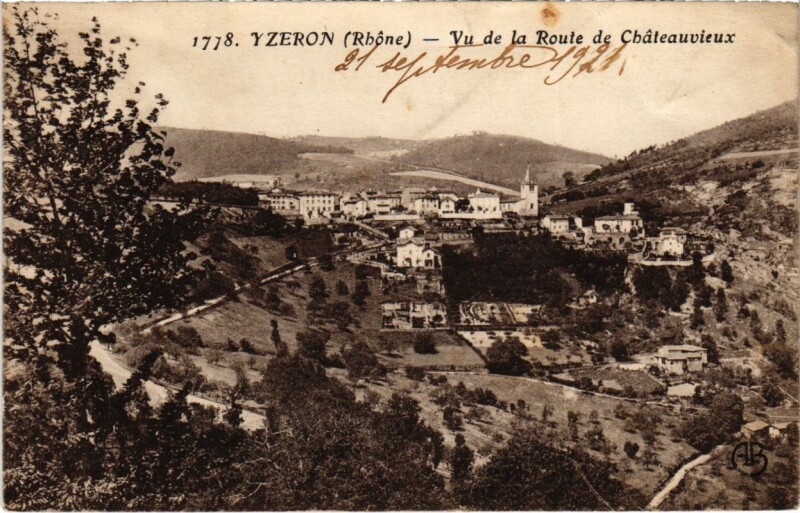 Carte postale ancienne Yzeron - Vu de la Route de Chateauvieux à Yzeron