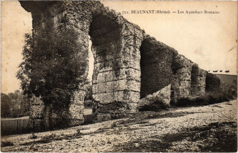 Carte postale ancienne Beaunant - Les Aqueducs Romains