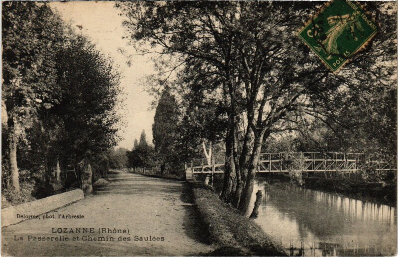Carte postale ancienne Lozanne - La Passerelle et Chemin des Saulees à Lozanne