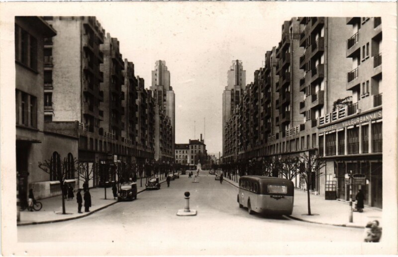 Carte postale ancienne Villeurbanne - Cite des Gratte-Ciel - Avenue de l'Hotel-de-Ville à Villeurbanne