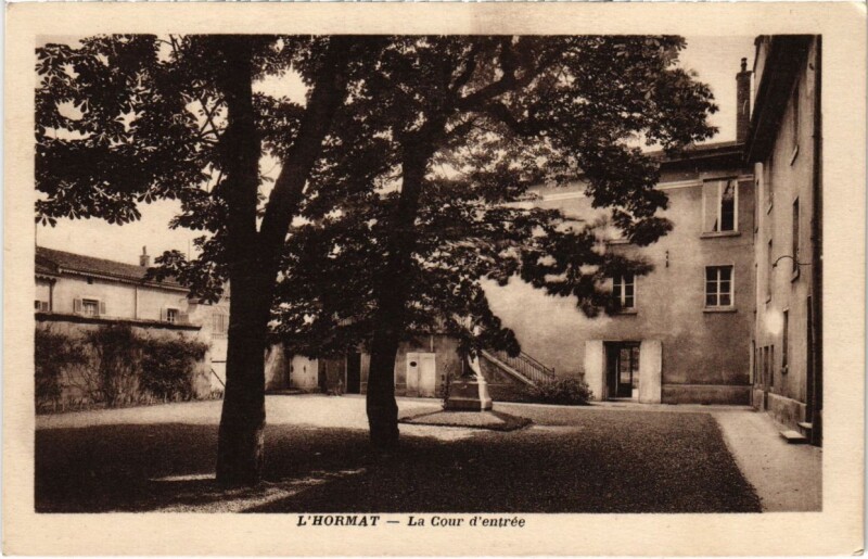 Carte postale ancienne L'Hormat - La Cour d'Entree
