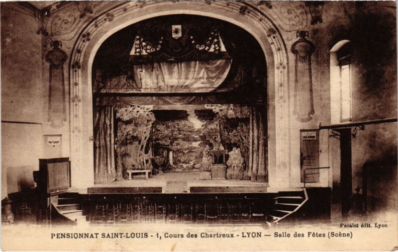 Carte postale ancienne Pensionnat Saint-Louis - Cours des Chartreux - Lyon - Salle à Cours