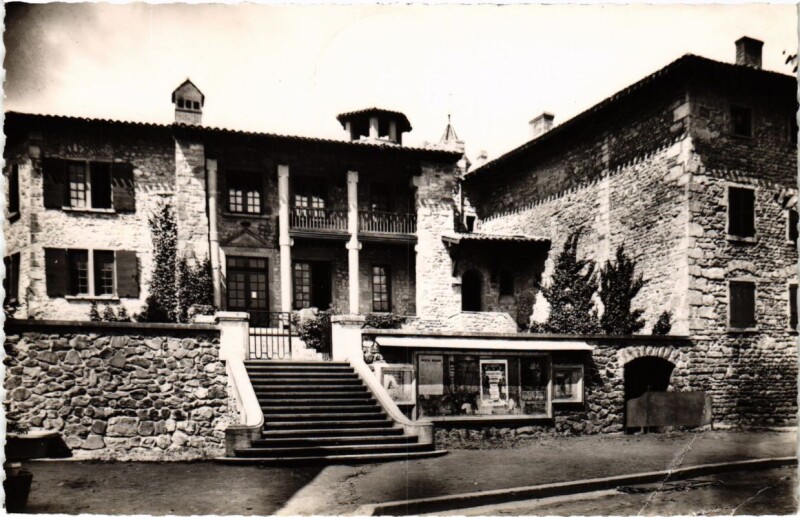 Carte postale ancienne Bully - La Mairie à Bully