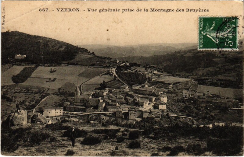 Carte postale ancienne Yzeron - Vue Generale prise de la Montagne des Bruyeres à Yzeron