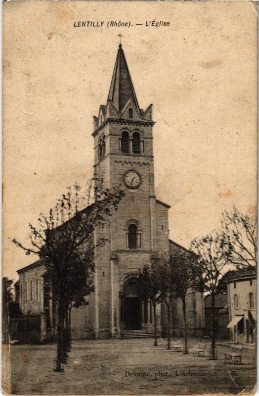Carte postale ancienne Lentilly - L'Eglise à Lentilly