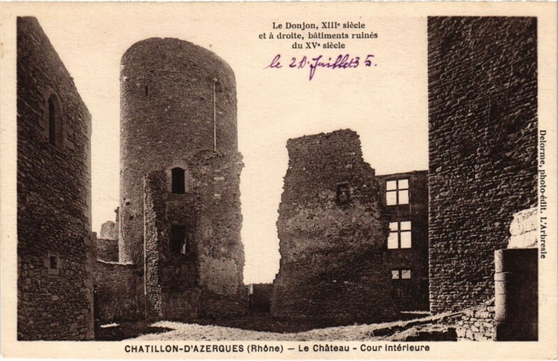 Carte postale ancienne Chatillon-d'Azergues - Le Chateau - Cour Interieure