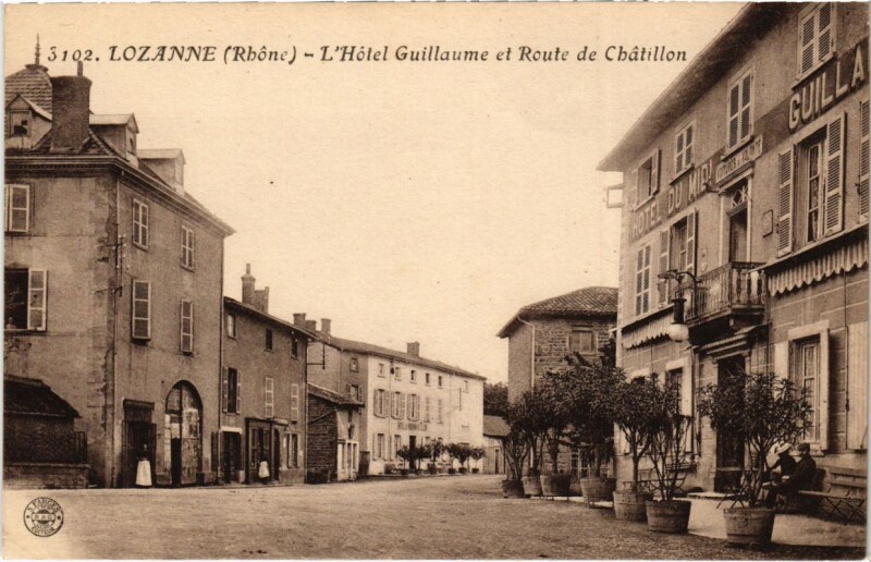 Carte postale ancienne Lozanne - L'Hotel Guillaume et Route de Chatillon à Lozanne