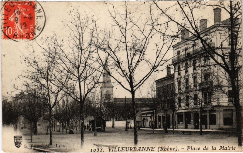 Carte postale ancienne Villeurbanne - Place de la Mairie à Villeurbanne