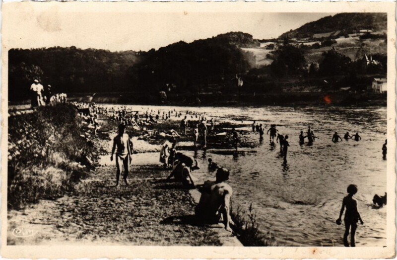Carte postale ancienne Fontaines-sur-Saone - Un Coin de la Plage à Fontaines-sur-Saône
