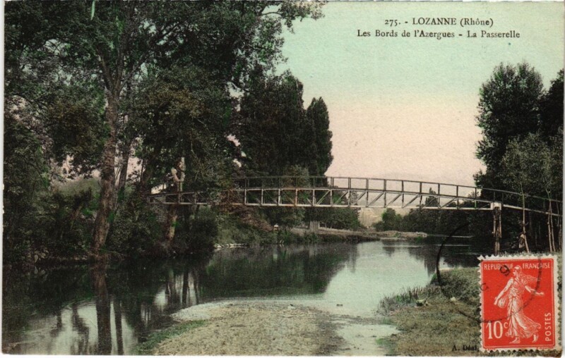 Carte postale ancienne Lozanne - Les Bords de l'Azergues - La Passarelle à Lozanne