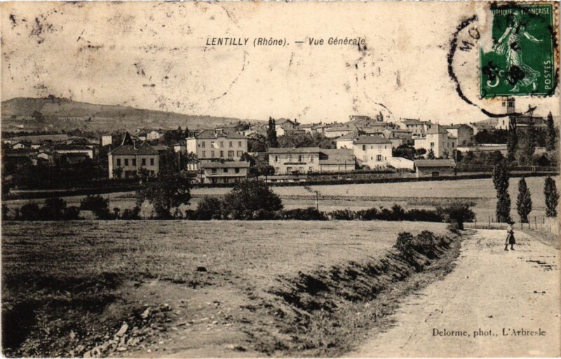 Carte postale ancienne Lentilly - Vue Generale à Lentilly