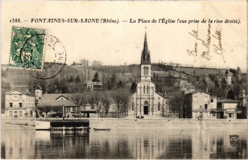 Carte postale ancienne Fontaines-sur-Saone - La Place de l'Eglise à Fontaines-sur-Saône