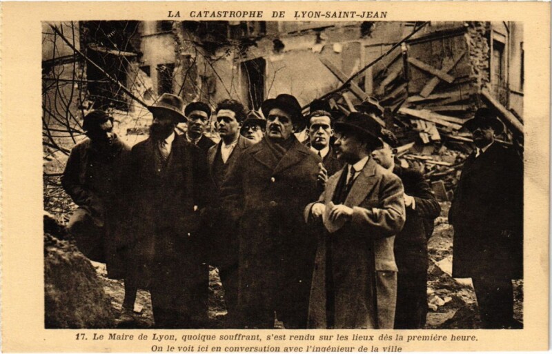 Carte postale ancienne La Catastrophe de Lyon-Saint-Jean - Le Maire de Lyon