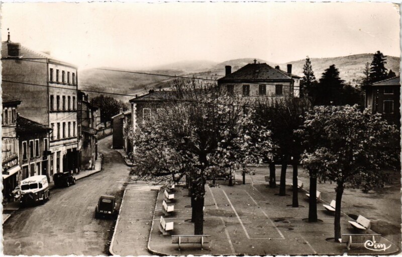 Carte postale ancienne Bessenay - La Place à Bessenay