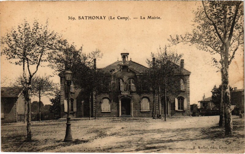 Carte postale ancienne Sathonay - La Mairie
